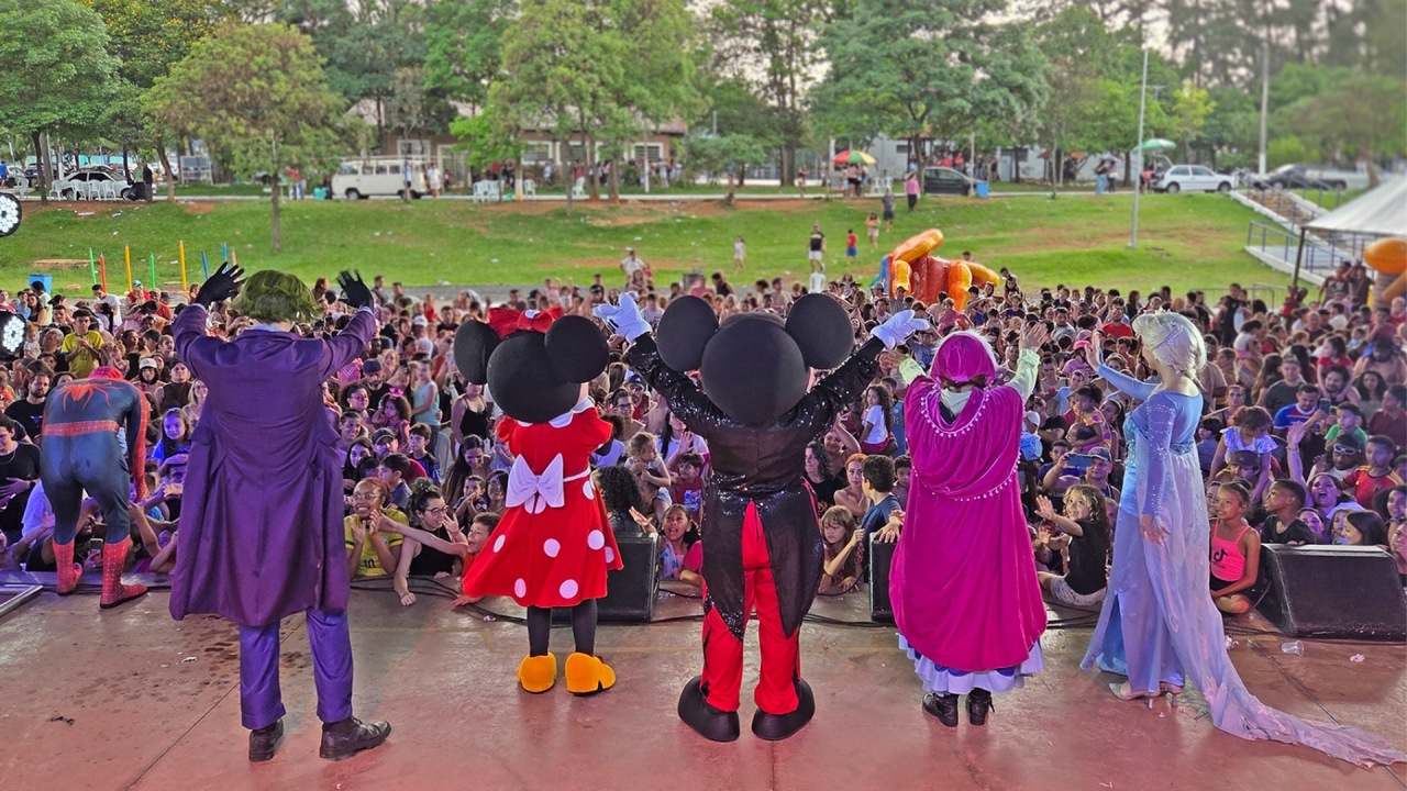 Festa das Crianças reúne mais de 8 mil pessoas no Parque Cidade, em Limeira