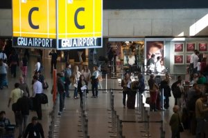 Finados 2 milhões de passageiros devem passar por aeroportos do país