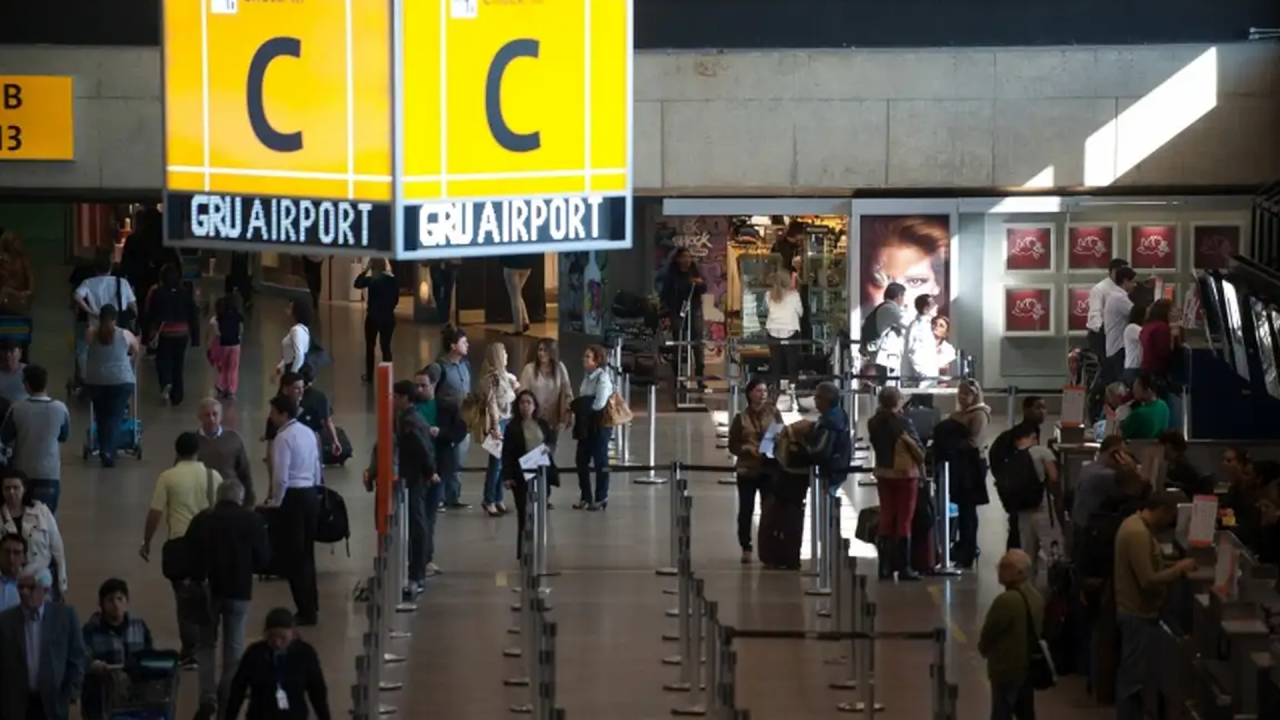 Finados 2 milhões de passageiros devem passar por aeroportos do país