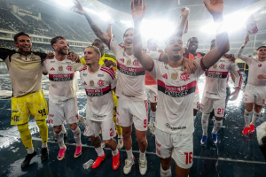 Flamengo goleia Vasco e abre vantagem na liderança do Brasileirão