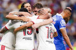 Flamengo mantém liderança do Brasileirão; Cruzeiro entra no G4 e Gre-Nal fica no Z4