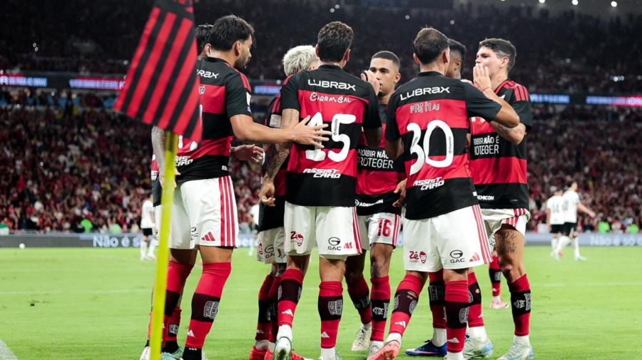 Flamengo vence Atlético-MG no fim e retoma liderança do Brasileirão