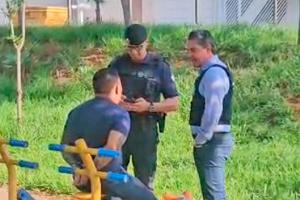 Homem detido por riscar carros é suspeito de furtar roupas em lojas do Centro de Limeira