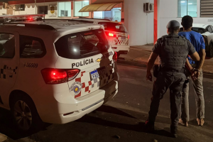 Homem é preso após furtar cosméticos de farmácia no Jd. Nova Europa, em Limeira