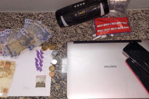 Homem é preso por tráfico de drogas em casa abandonada na Vila Queiroz, em Limeira