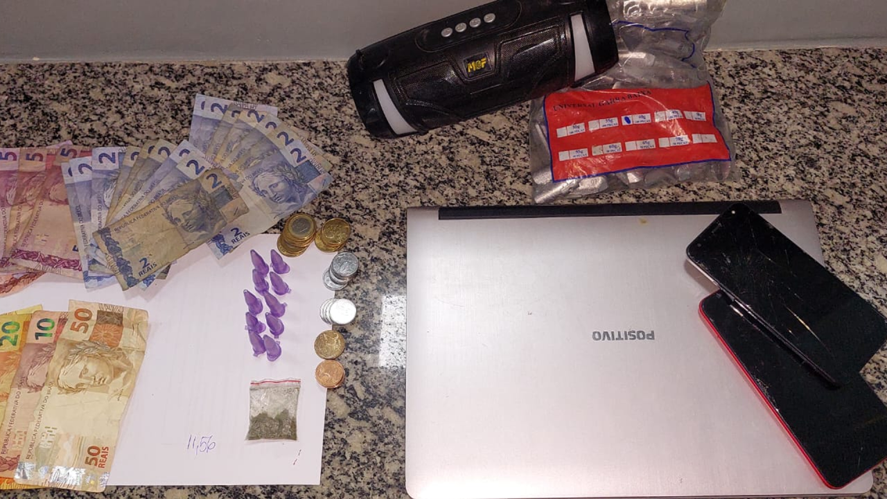 Homem é preso por tráfico de drogas em casa abandonada na Vila Queiroz, em Limeira