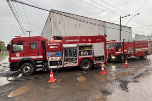 Incêndio atinge empresa no bairro do Ferrão, em Limeira