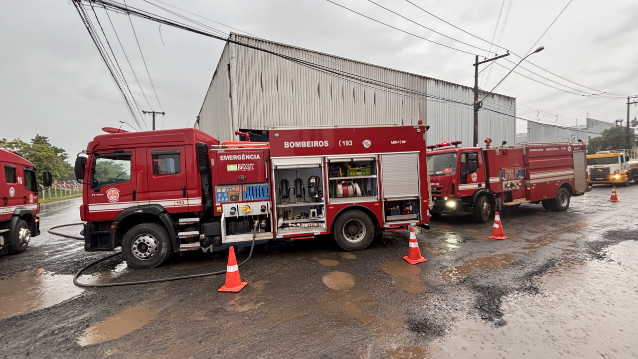 Incêndio atinge empresa no bairro do Ferrão, em Limeira
