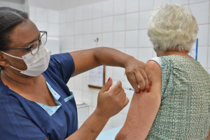 Limeira começa vacinação contra pneumococo para pessoas com 85 anos ou mais