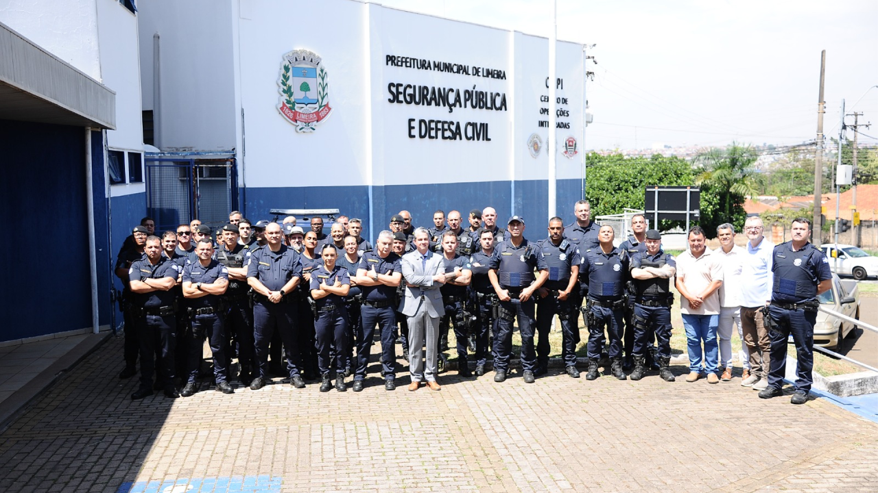 Limeira homenageia GCMs por atuação e tempo de serviço