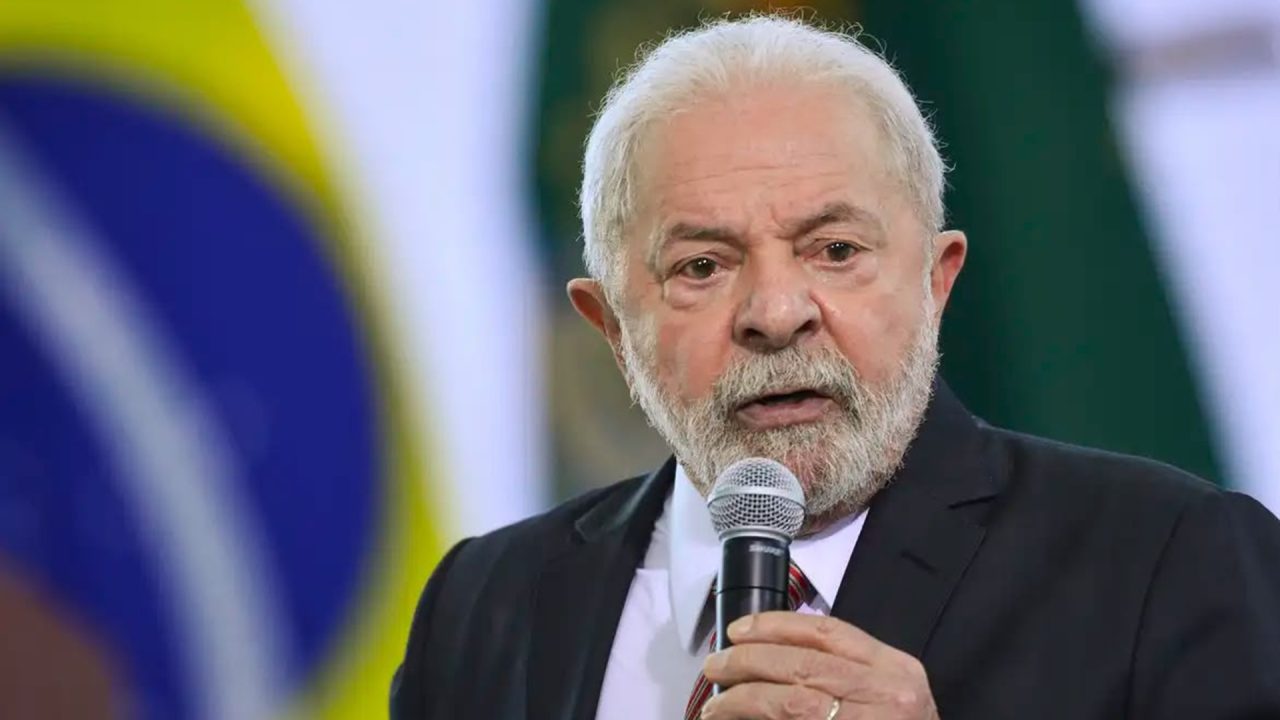 Lula (PT) é reeleito presidente do Brasil