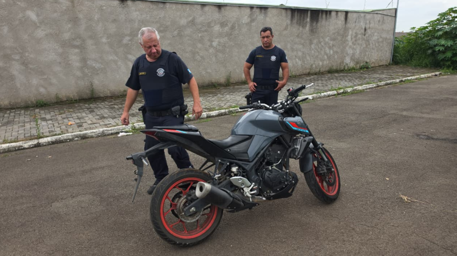 Moto furtada é encontrada escondida em área de mata no Lagoa Nova, em Limeira