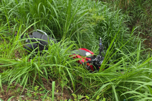 Motocicleta é encontrada dentro de córrego no Jd. Glória, em Limeira