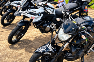 Motociclista foge da polícia e bate em carro no Aeroporto, em Limeira