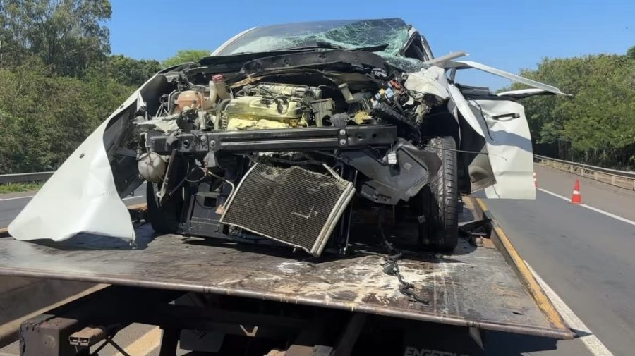 Motorista fica ferida após bater contra mureta e guardrail na SP-147, em Limeira