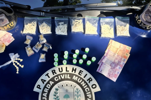 Mulher é presa com 244 porções de drogas no Profilurb, em Limeira
