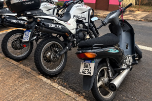 PM apreende moto com placa artesanal no Jd. Morro Azul, Limeira