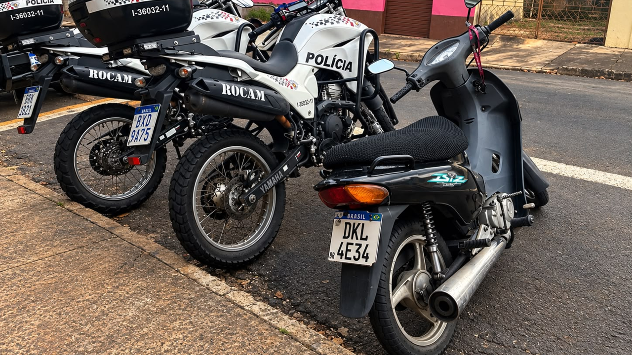 PM apreende moto com placa artesanal no Jd. Morro Azul, Limeira