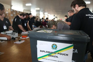 Quase 1 milhão de brasileiros no exterior poderão votar nas eleições