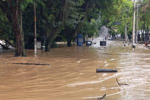 Rio Piracicaba atinge nível de extravasamento