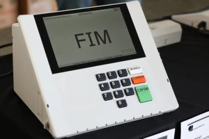 Urnas eletrônicas já encerradas não podem ser reabertas após fechamento da votação