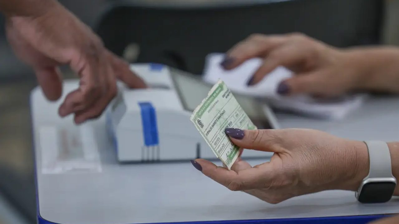 Zanin manda ampliar horário de votação até as 19h em todo o país