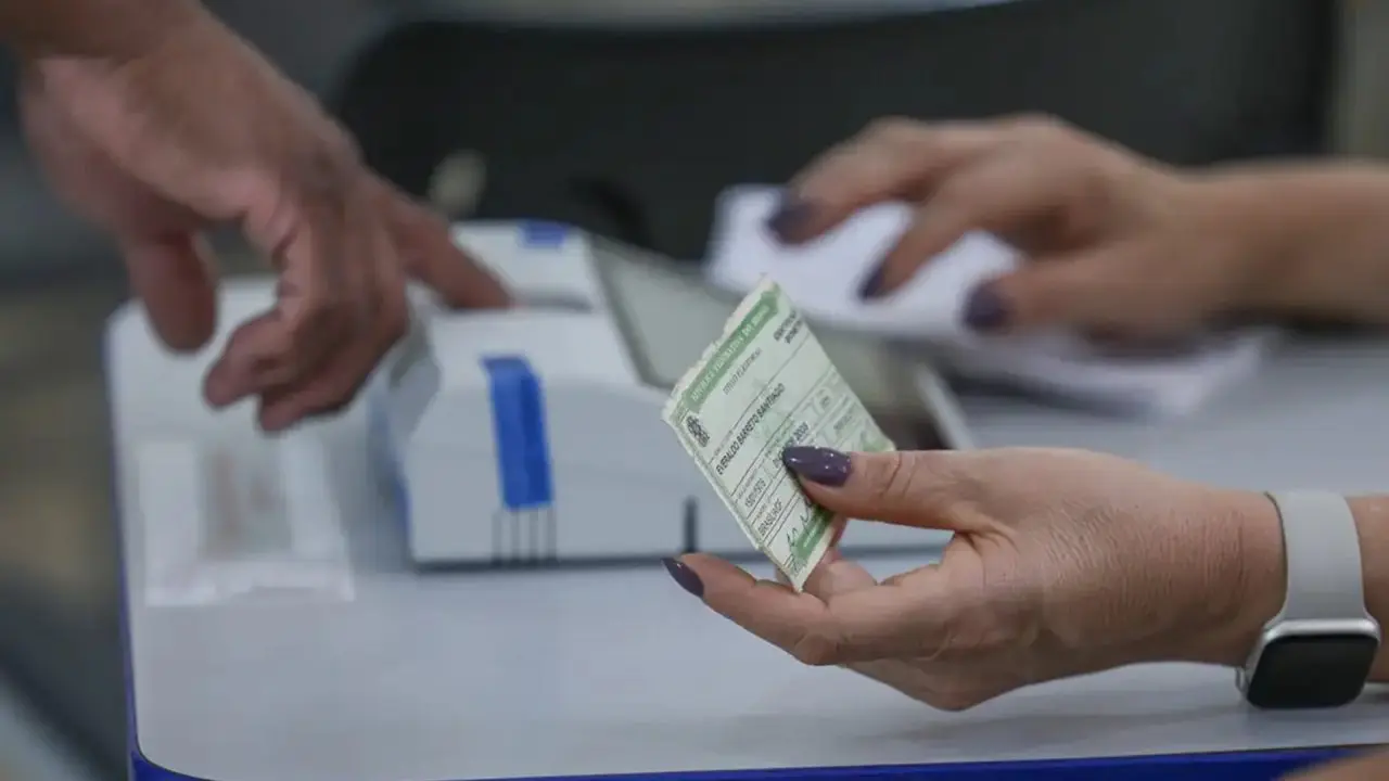 Zanin manda ampliar horário de votação até as 19h em todo o país